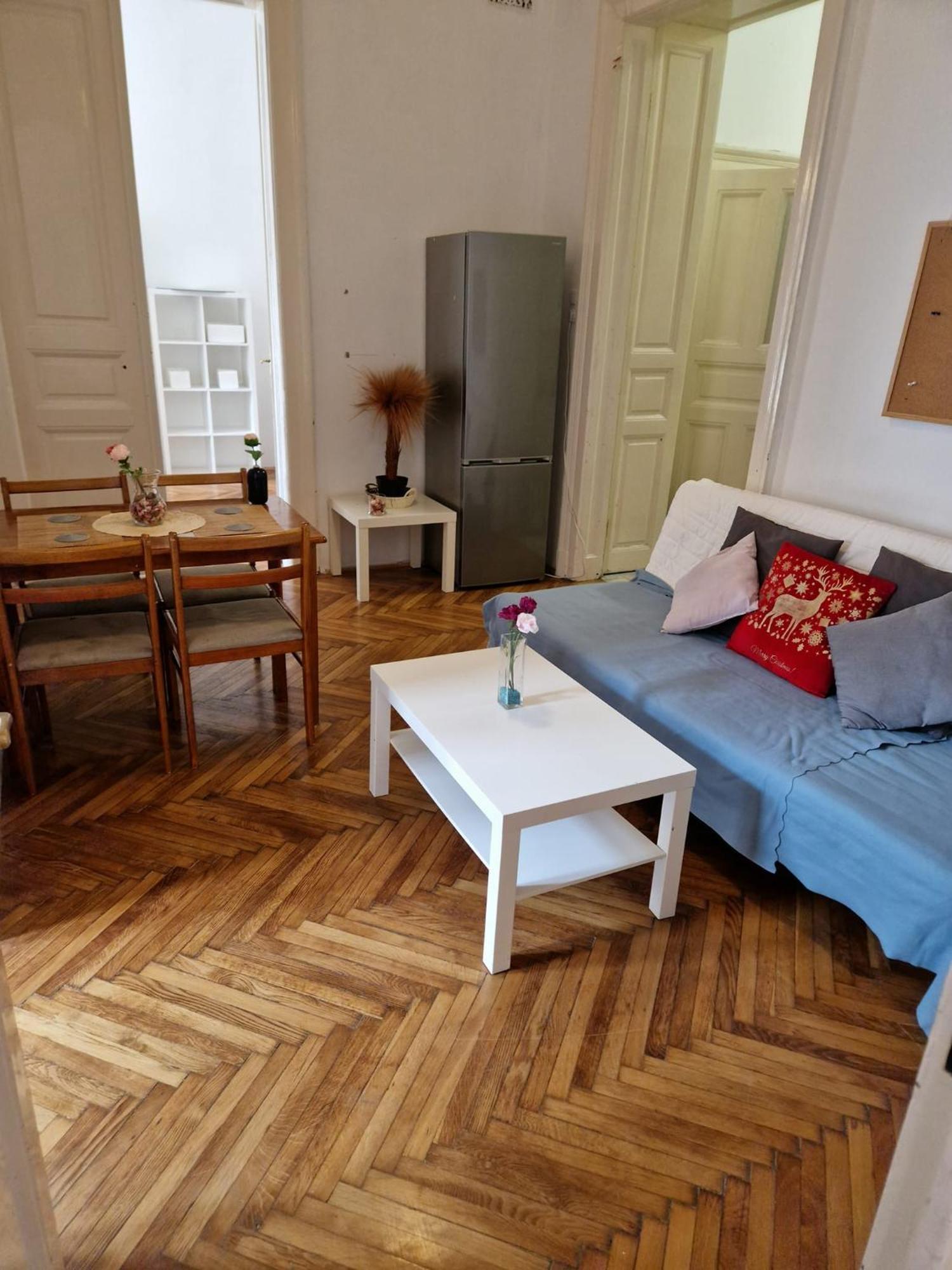 Apartment The Five-bedroom Haven